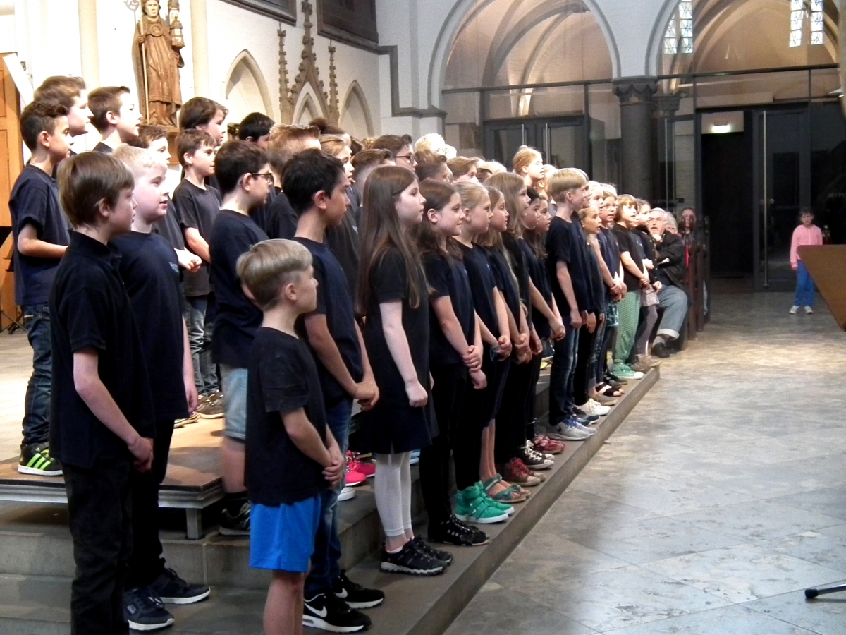Chor der dritten Klassen der Wichern-Schule 