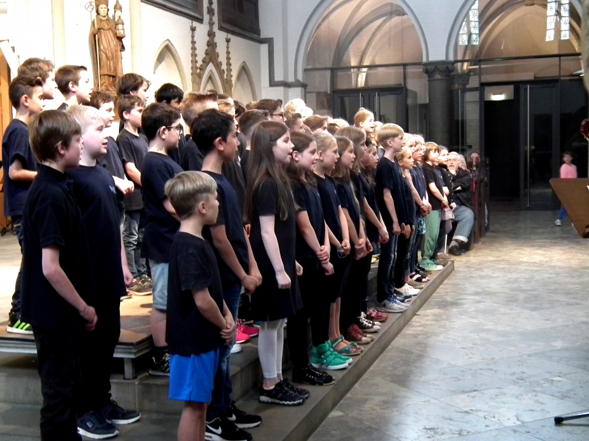 Chor der dritten Klassen der Wichern-Schule  