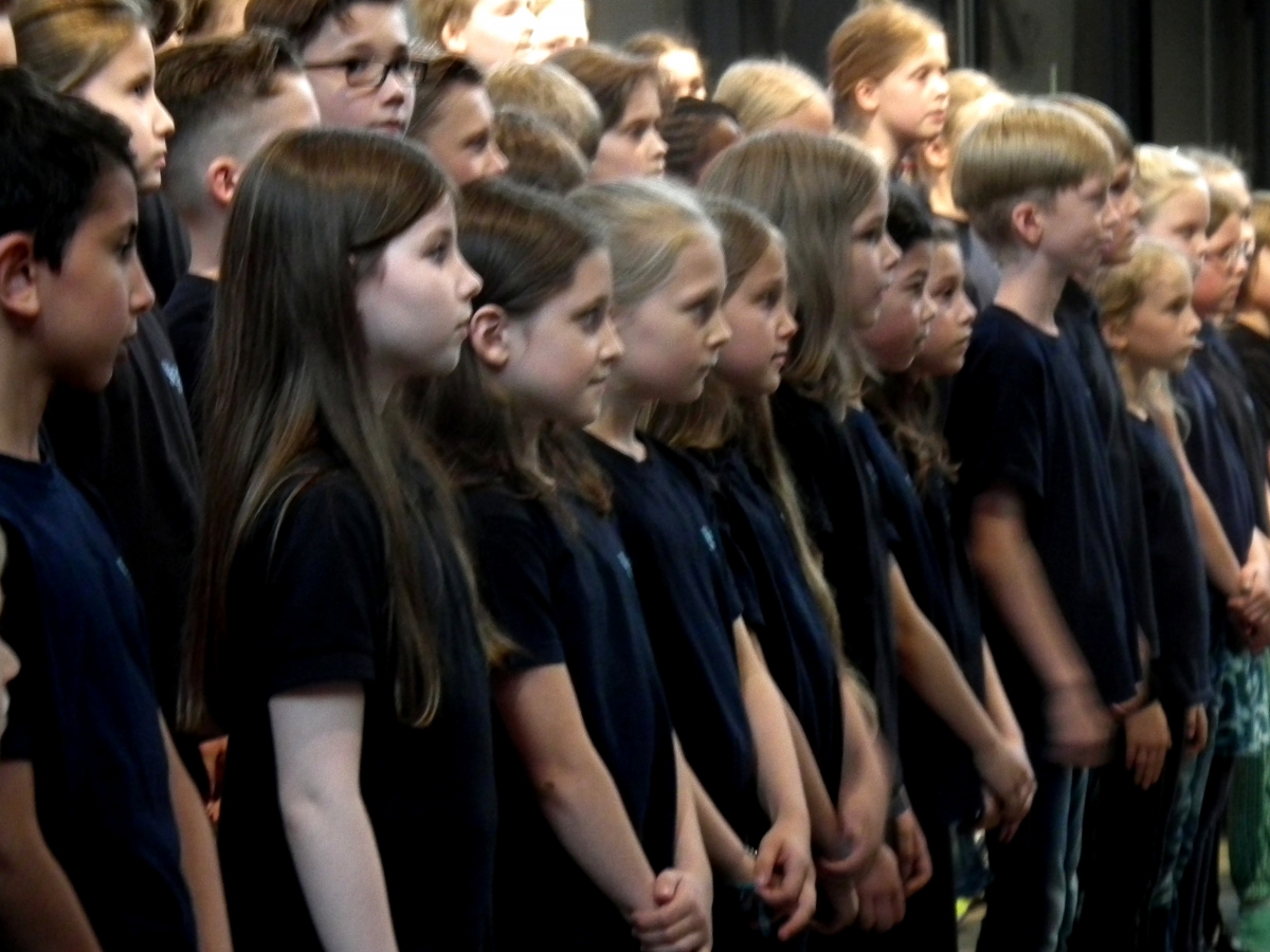 Chor der dritten Klassen der Wichern-Schule  